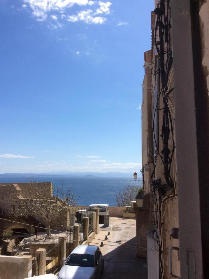 Au Coeur De La Cite Medievale Avec Petite Vue * Bonifacio (Corsica)